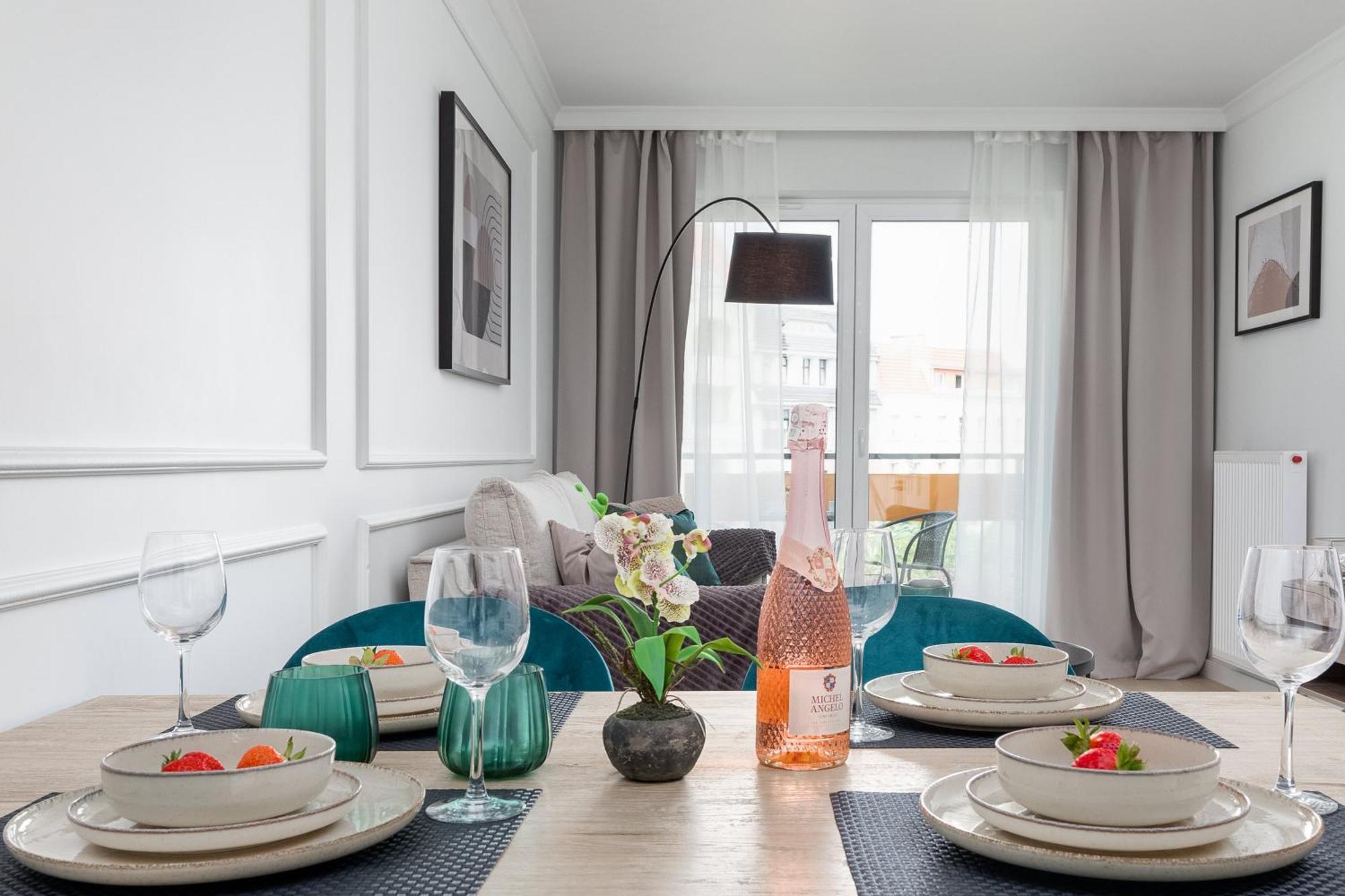 Plac Slowianski Apartments With Balcony Swinoujscie Center By Noclegi Renters Esterno foto